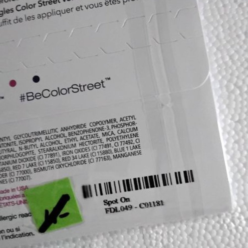 COLOR STREET NAIL STRIPS Spot On - Picture 2 of 2